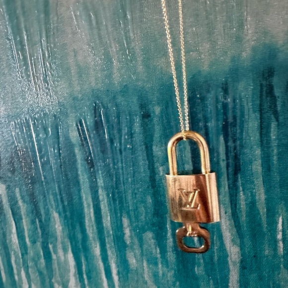 LOUIS VUITTON | #302 #303 #315 #323 lock and key | shiny and classic | - Picture 6 of 14